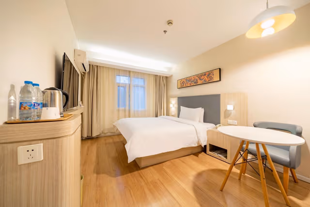 Hotel Queen Room