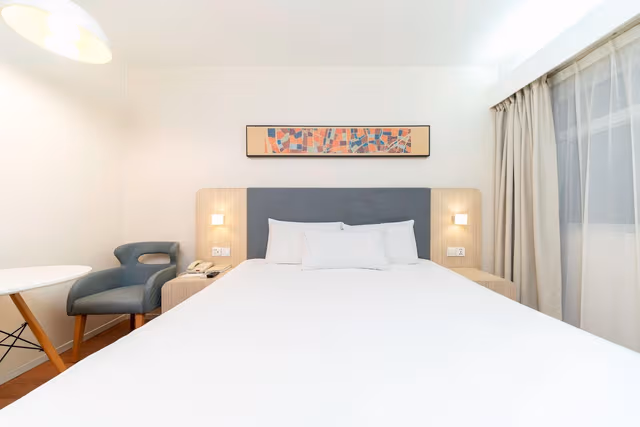 Queen Room A