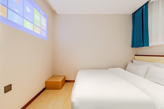 Solo Plus Room - 1 Night Stay