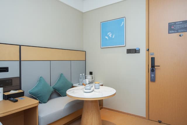 Huazhu - Room With Bed