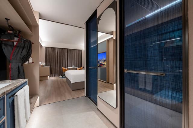 1 King Bed