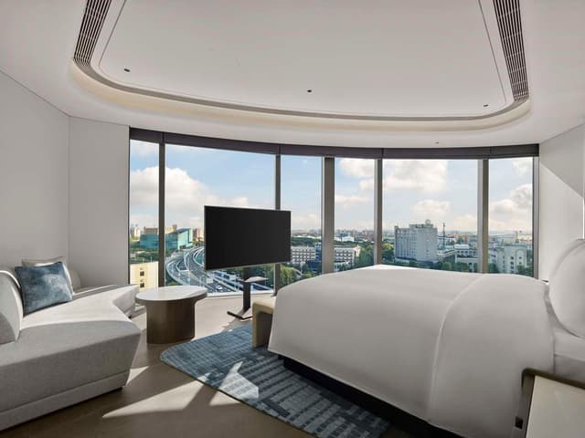 KING DELUXE SUITE