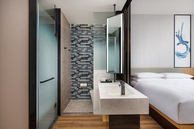 Standard Room, 1 King Bed