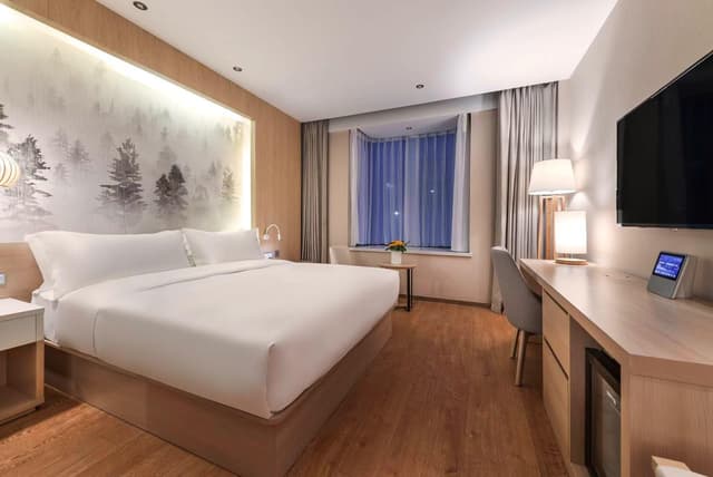 Huazhu - Room With Bed