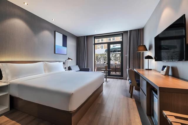 Huazhu - Garden Bed Room
