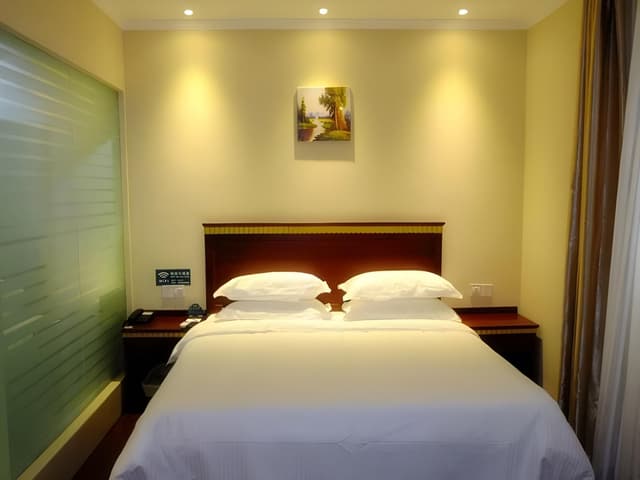 Hotel Queen Room