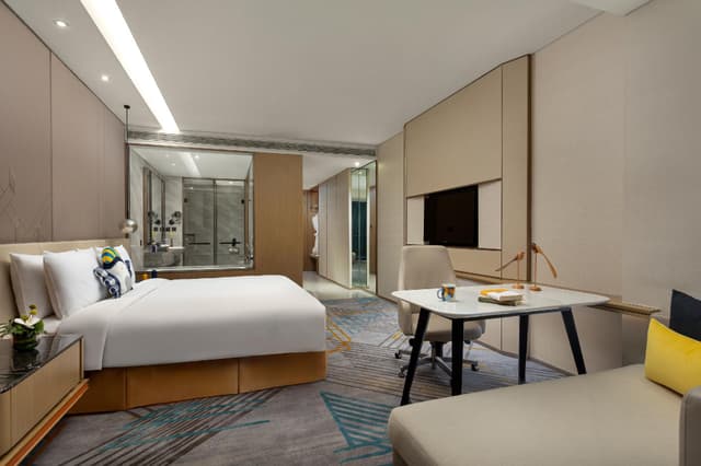 1 King Standard High Floor