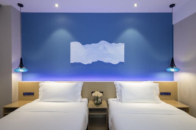 Huazhu - Deluxe Twin Room