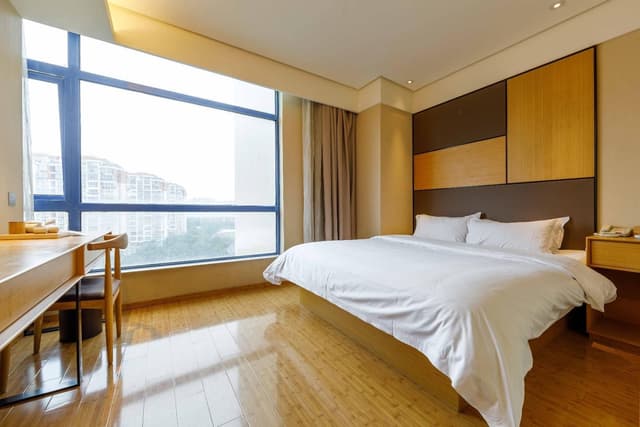 Huazhu - Room With Bed