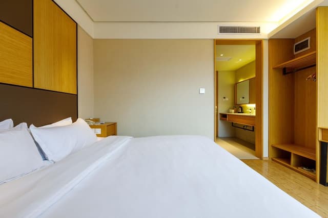 Huazhu - Room With Bed
