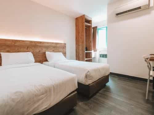 A Hotel Desker, Stay from 6PM to 9AM A Hotel Desker, Stay from 6PM to 9AM