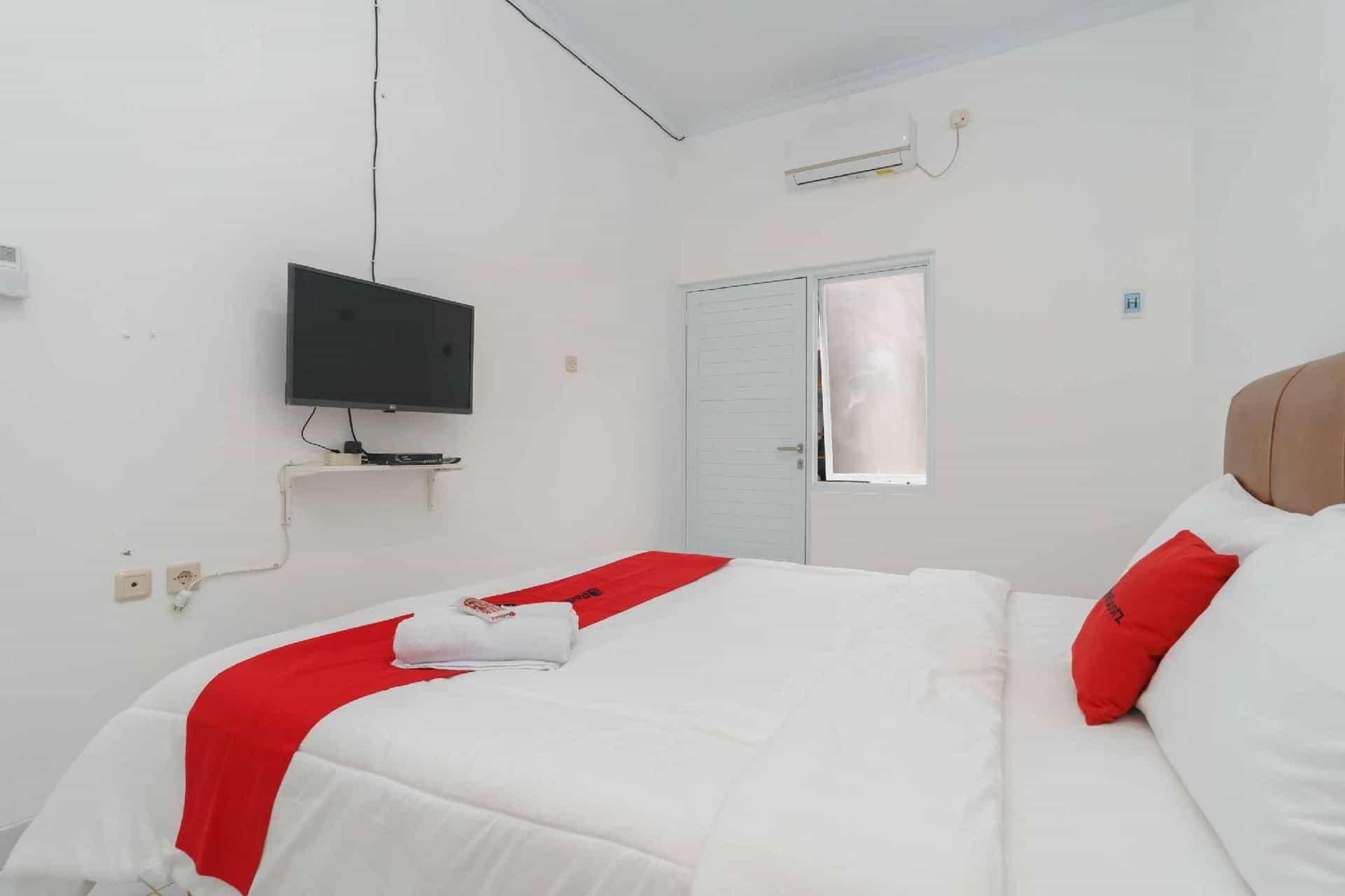RedDoorz Syariah near Exit Toll Jatiwarna 2 RedDoorz Syariah near Exit Toll Jatiwarna 2