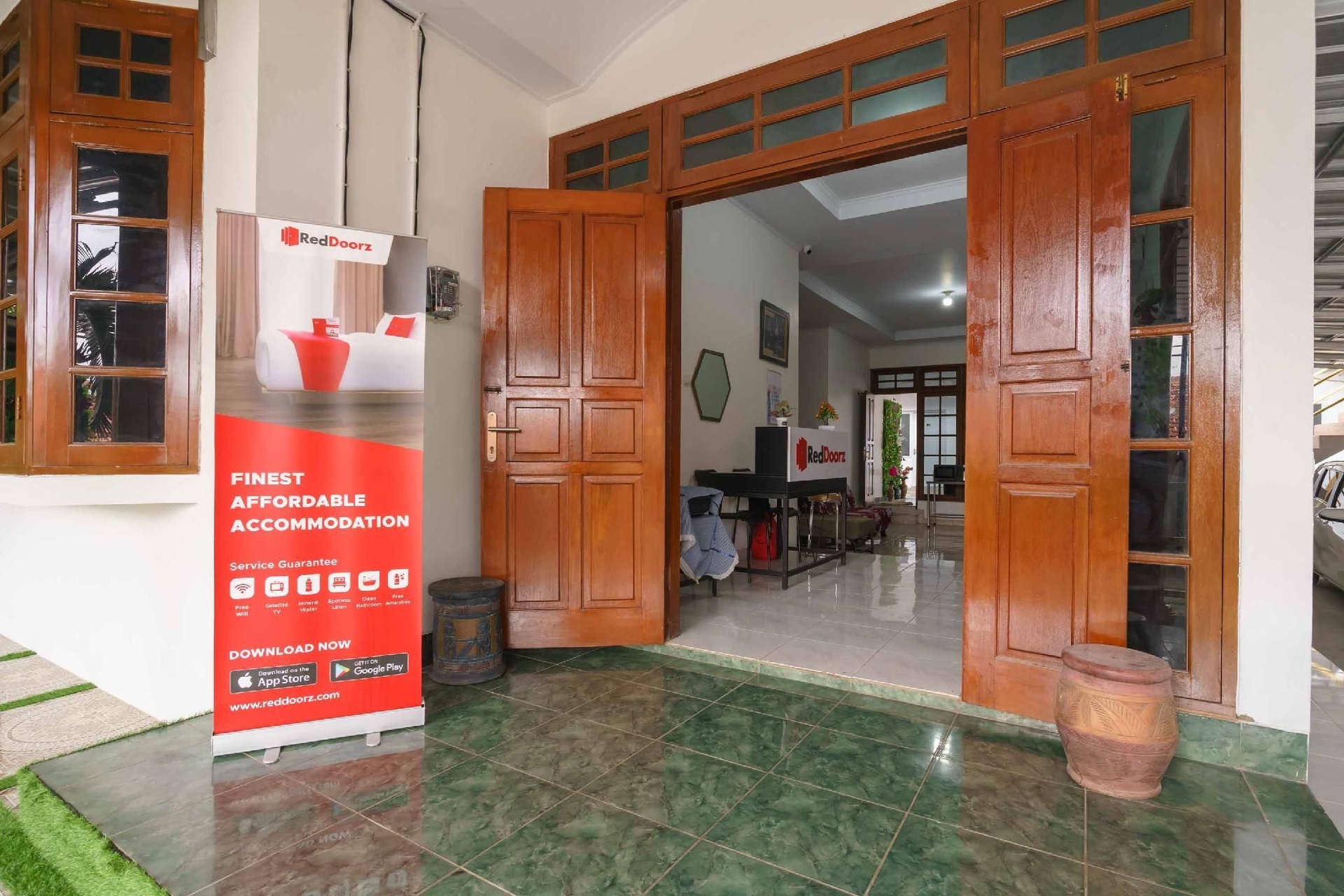 RedDoorz Syariah near Exit Toll Jatiwarna 20