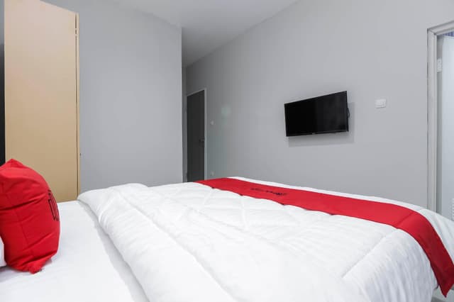 RedDoorz Room