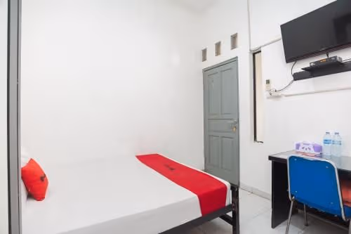 RedDoorz Room