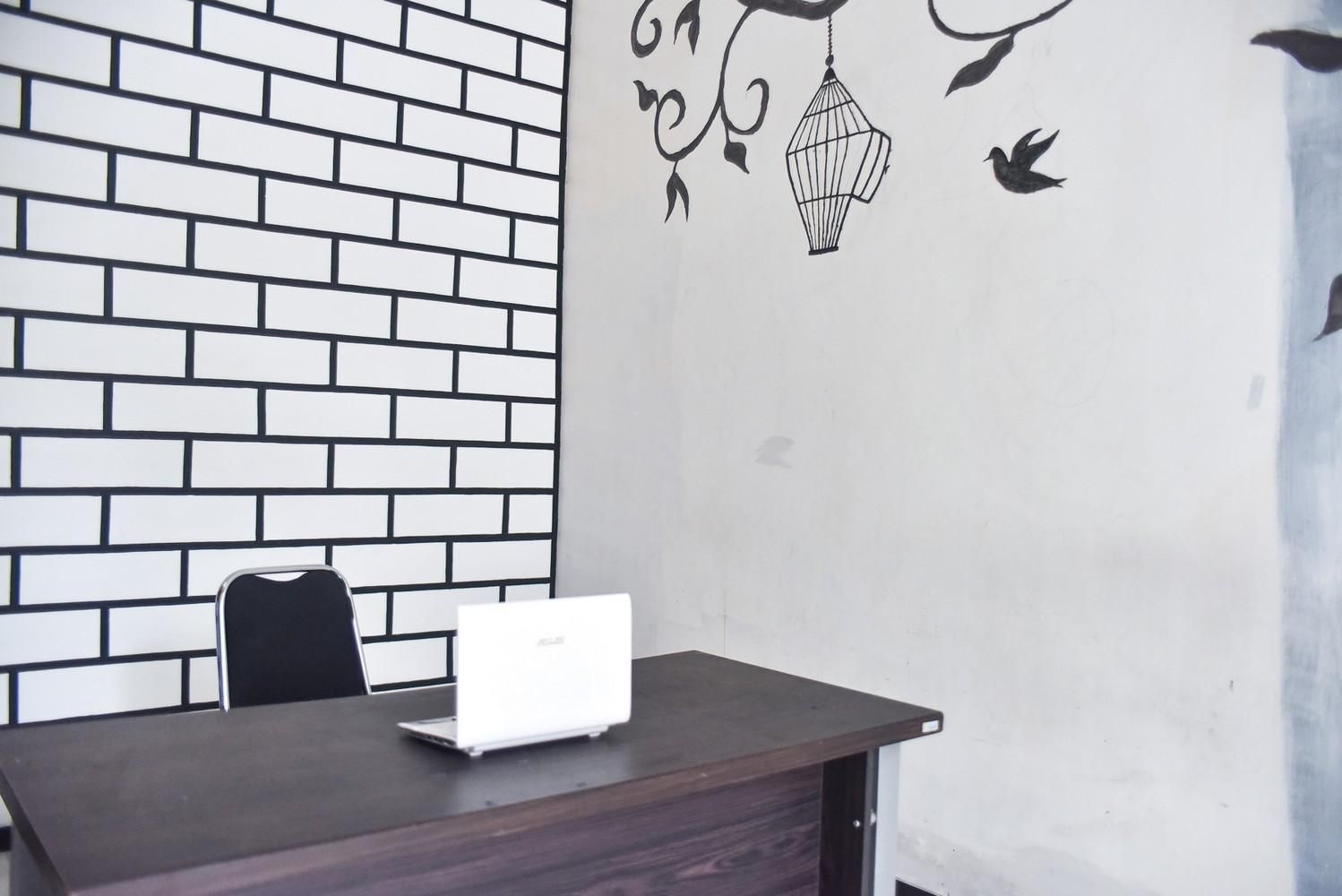 เรดดอร์ซ พลัส เนียร์ มาลัง ทาวน์สแควร์ (RedDoorz Plus near Malang Town Square)1