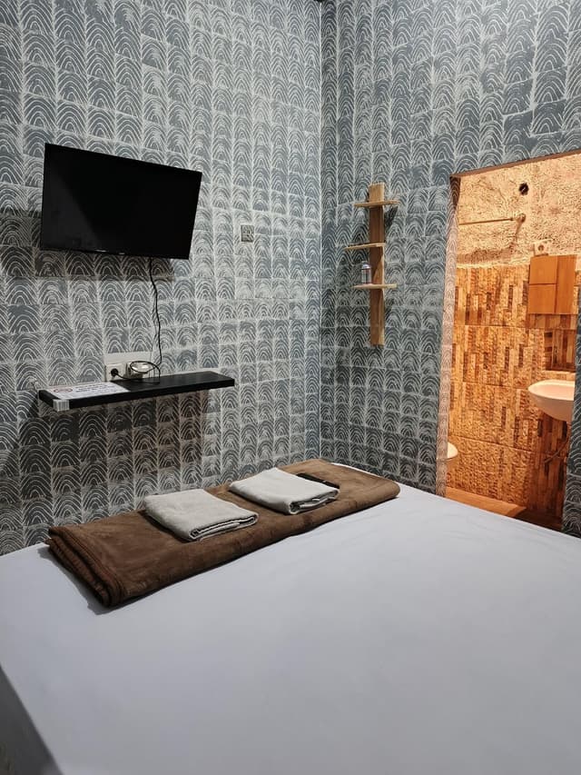 Deluxe - 1 Queen Bed