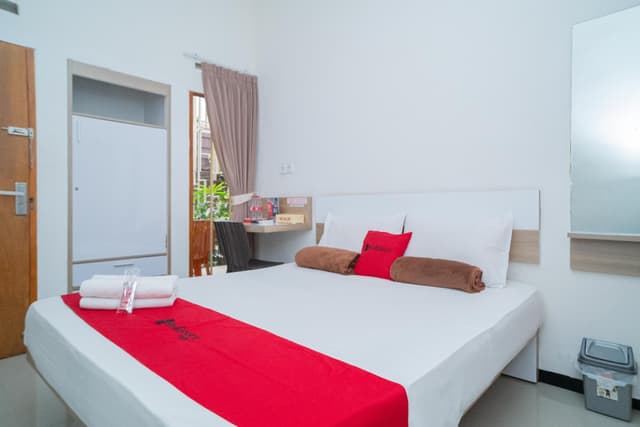 RedDoorz Room