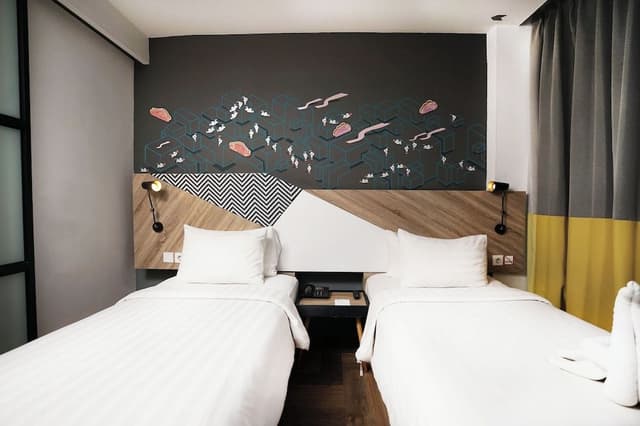 Deluxe Twin Room (25)