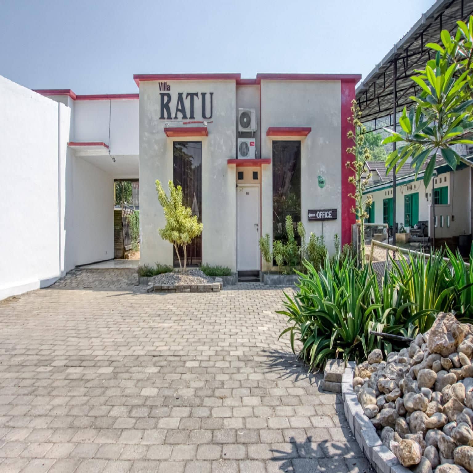 RedDoorz near Paralayang Batu RedDoorz near Paralayang Batu