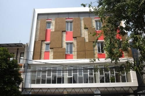 เรดดอร์ซ พลัส เนียร์ มอลล์จิปุตรา (RedDoorz Plus near Mall Ciputra Jakarta)3