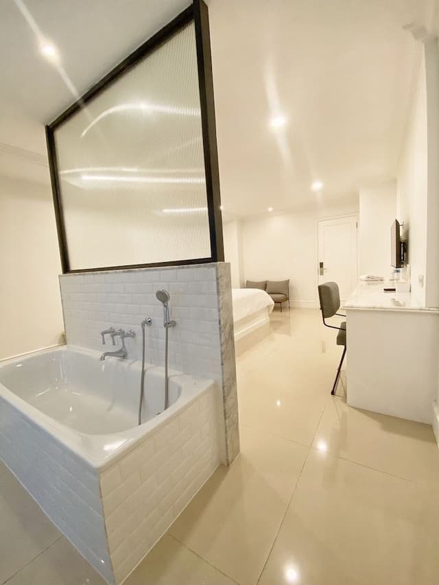 Deluxe Room, 1 King Bed, Non Smoking, Private Bathroom