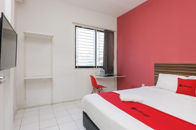 RedDoorz Room