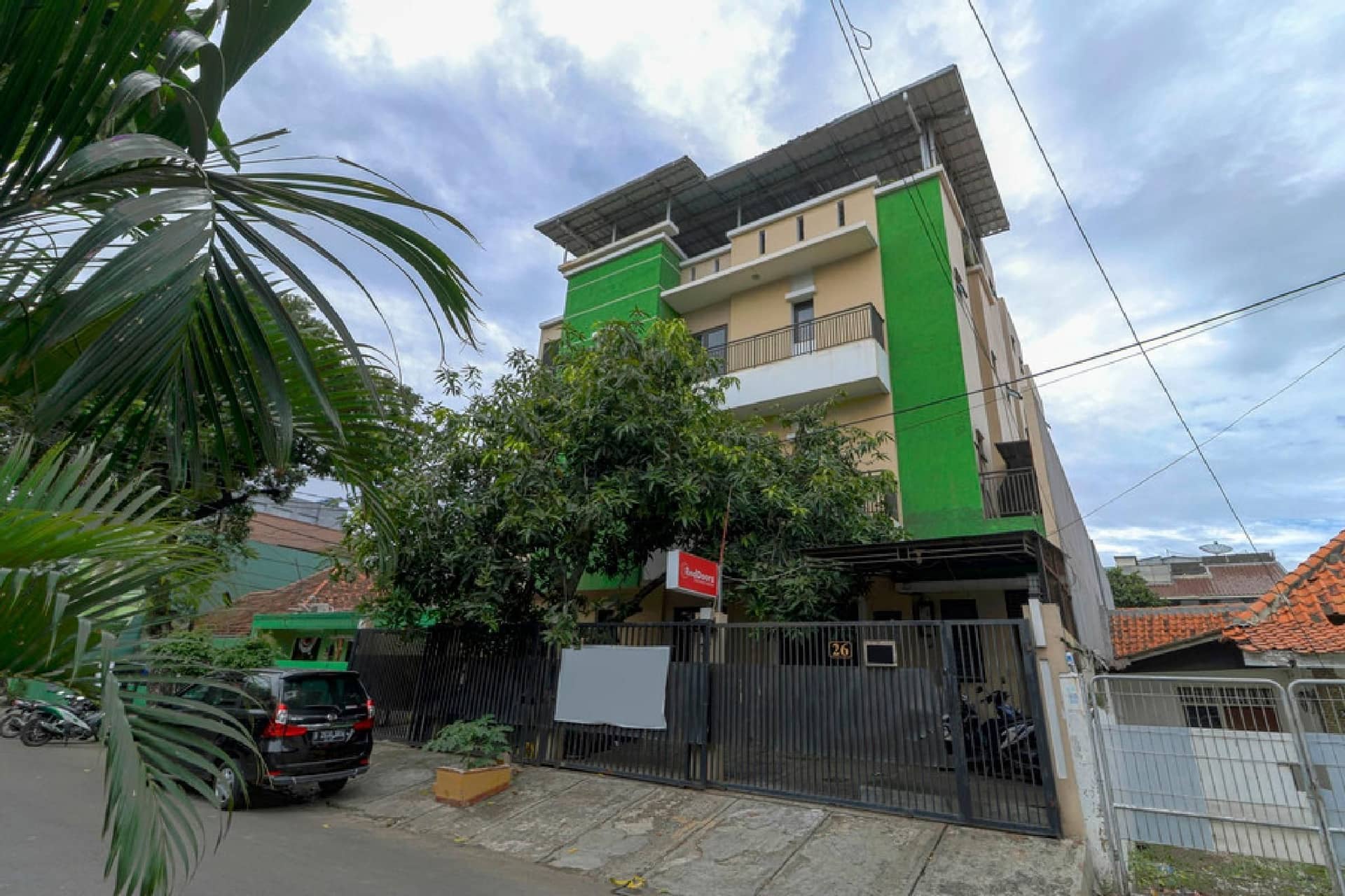 RedDoorz Plus near Trisakti University RedDoorz Plus near Trisakti University