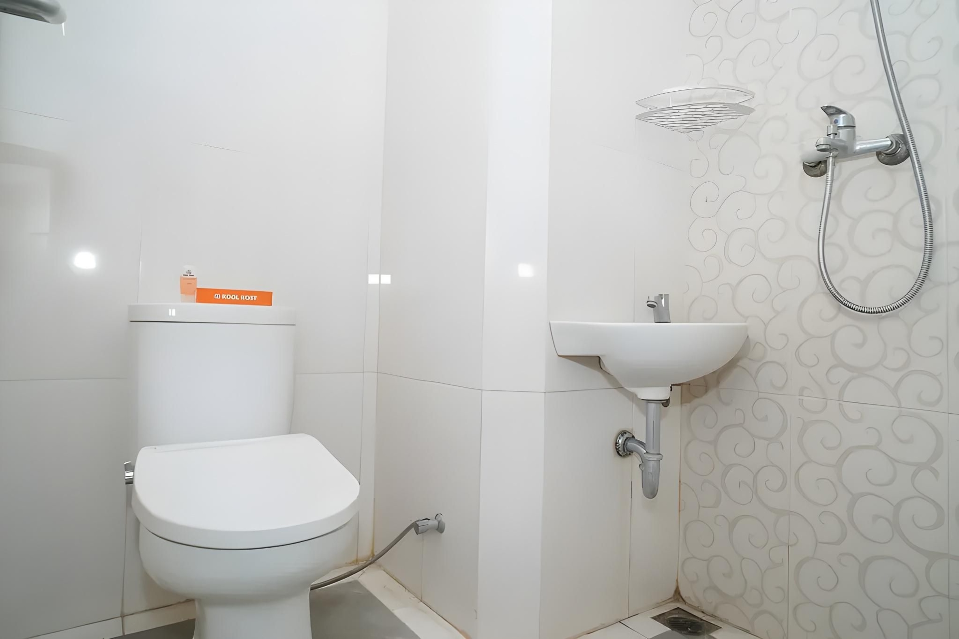 RedDoorz near Neo Soho Mall Jakarta3