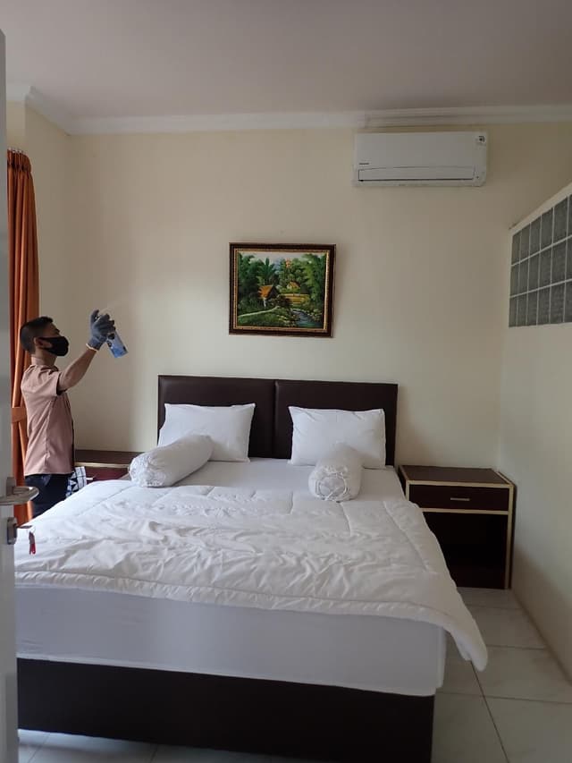 Queen Bedroom