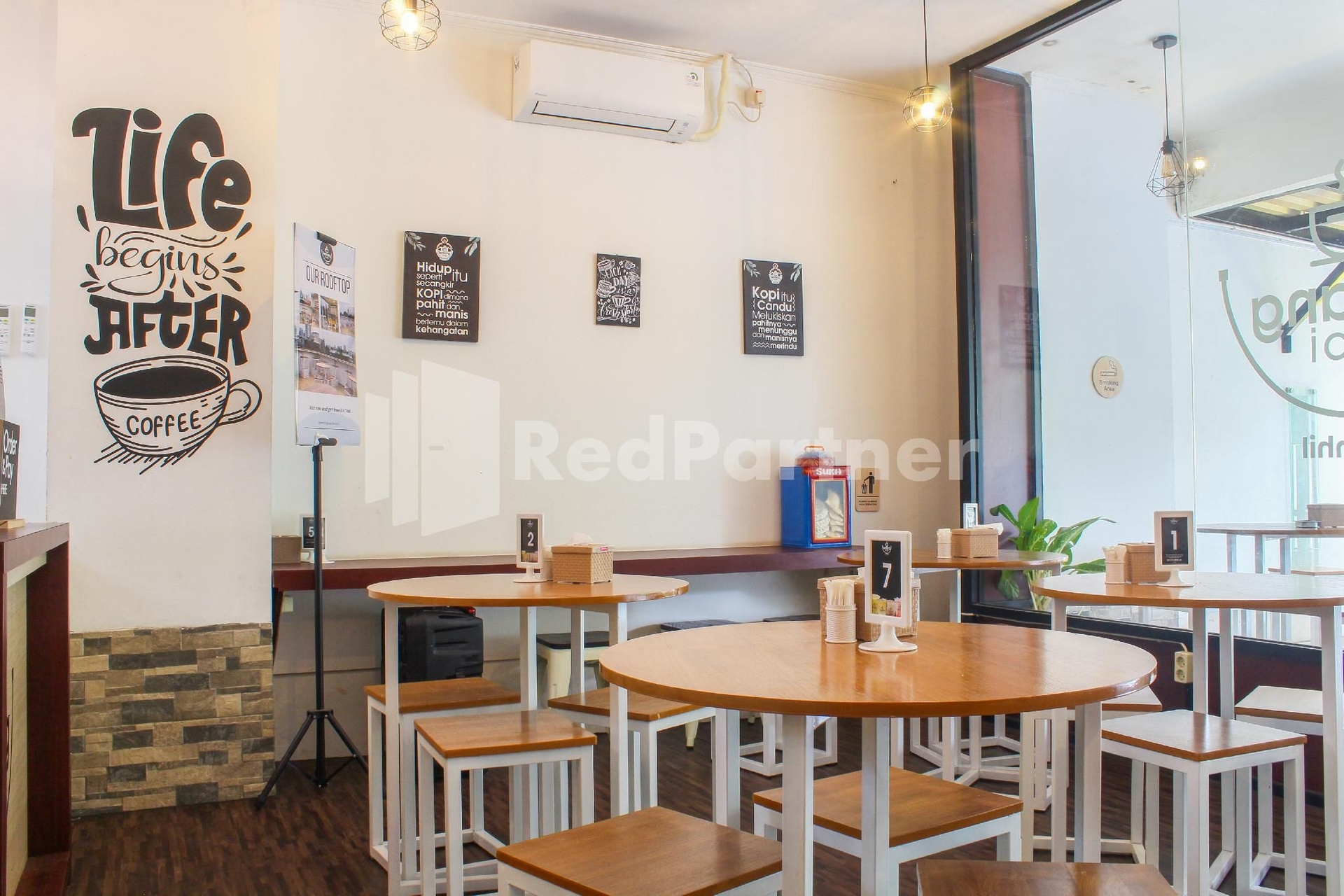 อีสคอท โฮเทล มิตร เรดดอร์ซ (Eascot Hotel Mitra RedDoorz)2