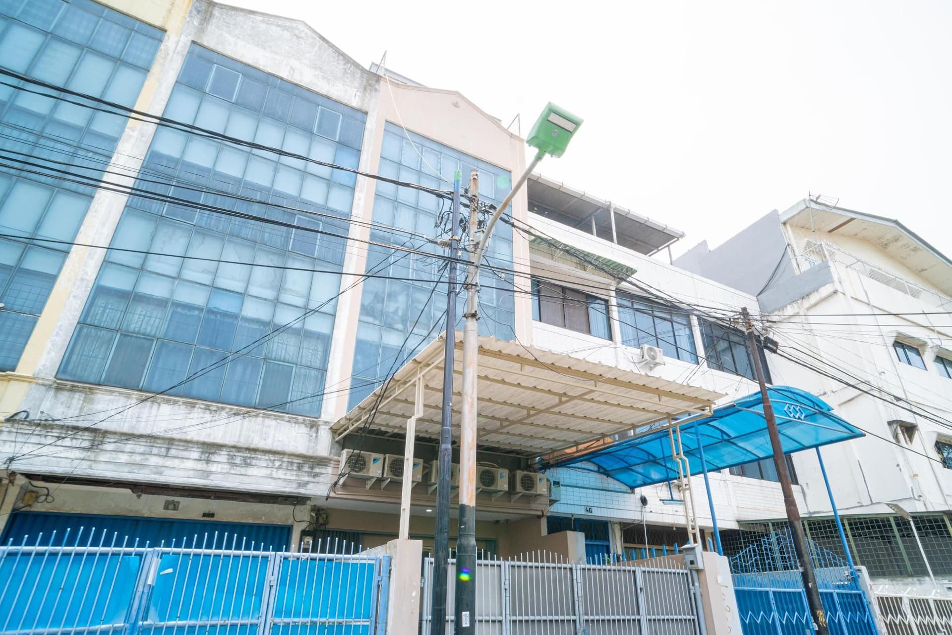 คูลคอสต์ ใกล้สถานีมังกาเบซาร์ คูลคอสต์ ใกล้สถานีมังกาเบซาร์