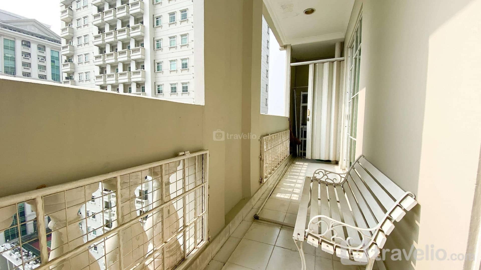 Homey & Comfort Stay 2BR Bellezza Apt By Travelio Homey & Comfort Stay 2BR Bellezza Apt By Travelio