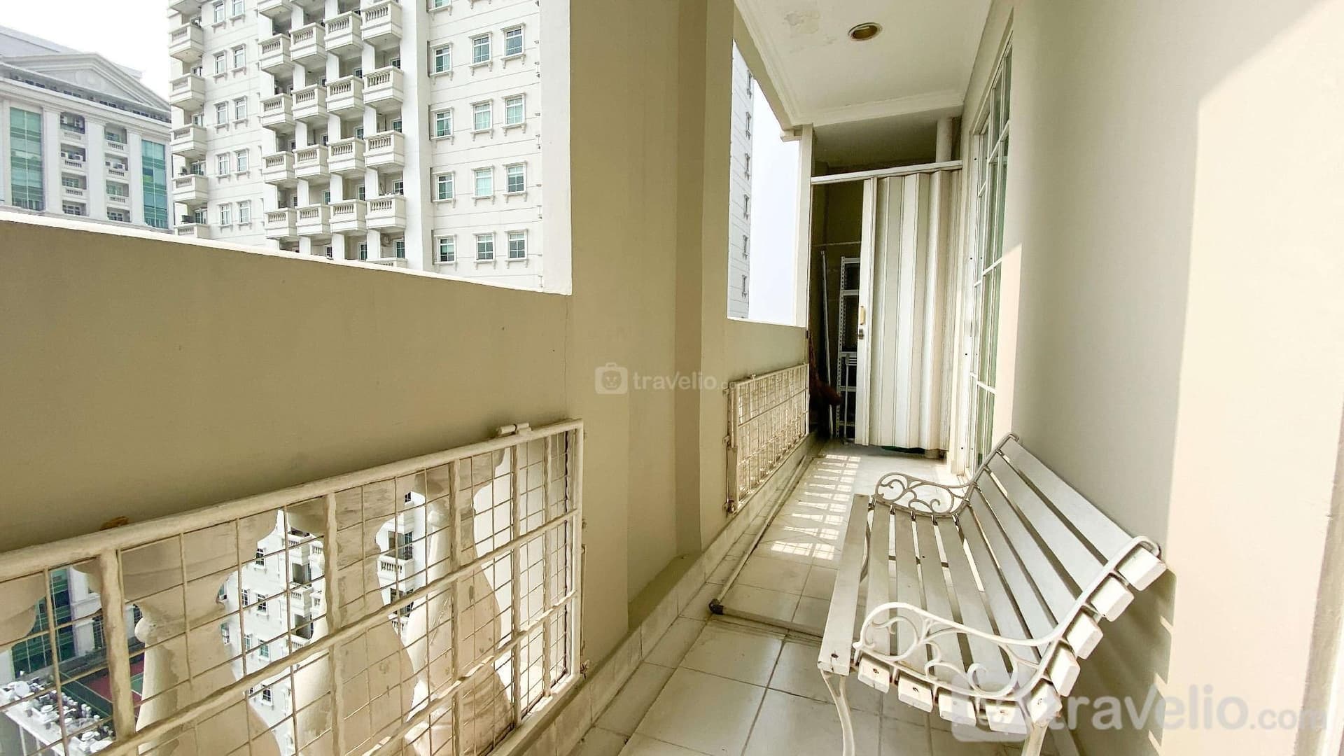 Homey & Comfort Stay 2BR Bellezza Apt By Travelio Homey & Comfort Stay 2BR Bellezza Apt By Travelio