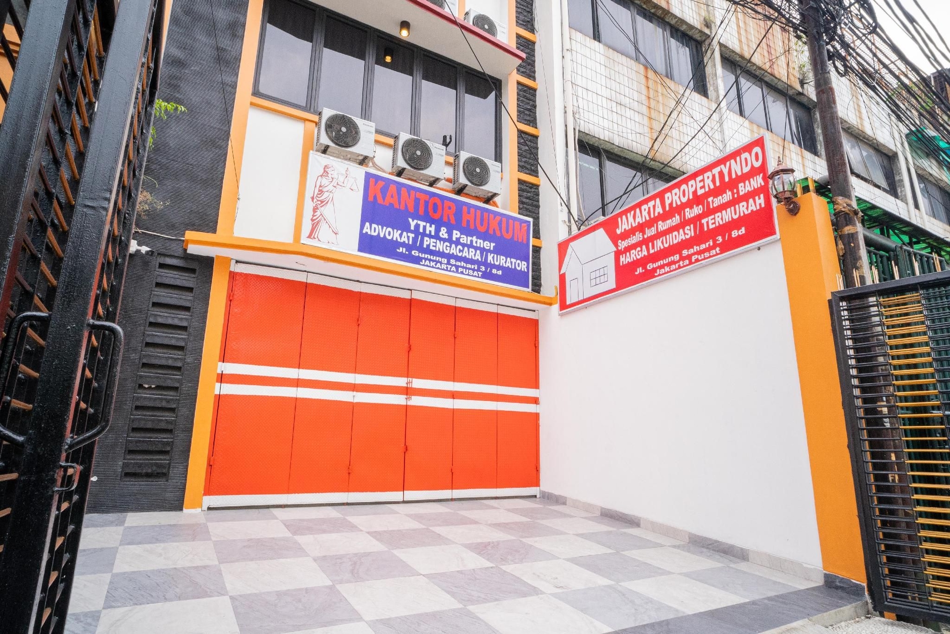 RedDoorz near Stasiun Senen0