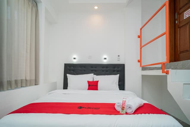 RedDoorz Room