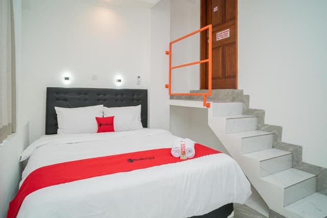 RedDoorz Room