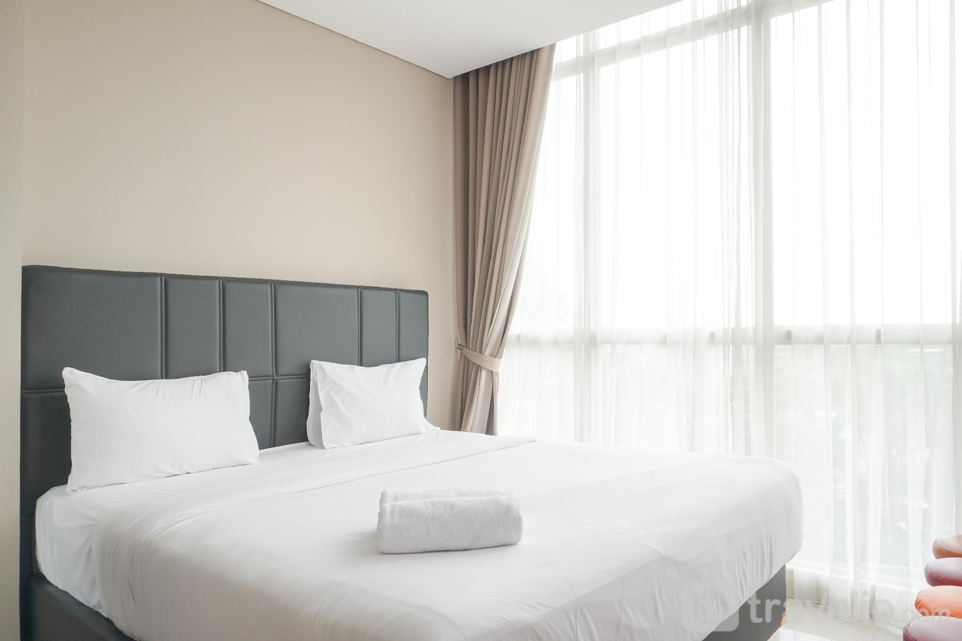ห้องพักหรูหรา 1 ห้องนอนที่ ซิปุตรา อินเตอร์เนชั่นแนล โดย ทราเวลลิโอ (Fancy 1BR at Ciputra International By Travelio)2