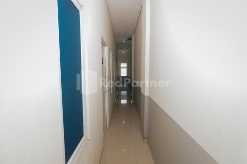 เครกอต เรสซิเดนซ์ มิตรา เรดดอร์ซ (Krekot Residence Mitra RedDoorz)0