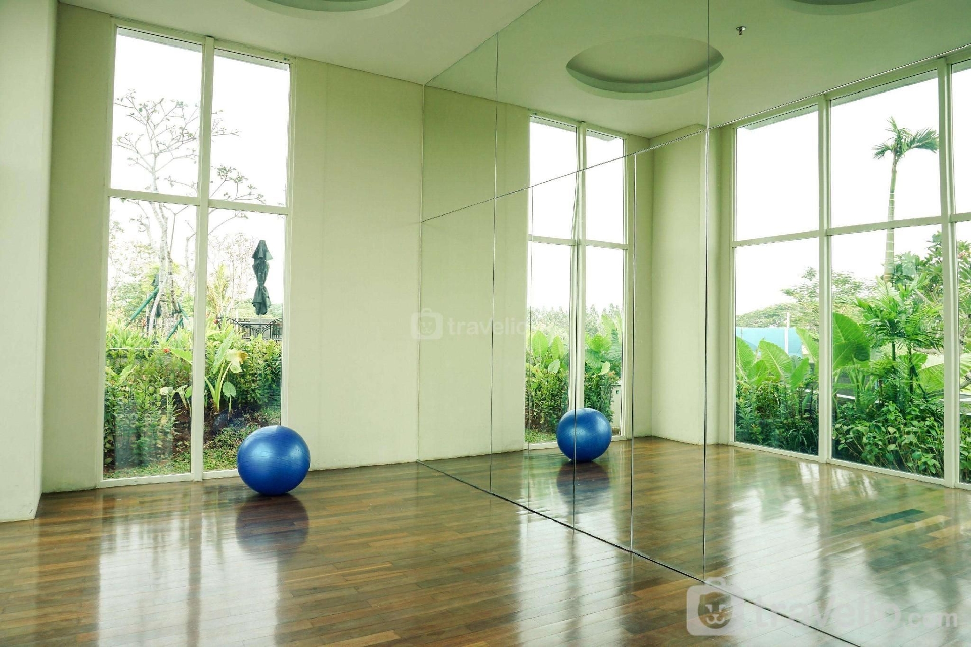 ที่แสนสบายและอบอุ่น 2ห้องนอนซิตราเลค สวีท บาย ทราเวลิโอ (Cozy and Comfy 2BR Citralake Suites By Travelio)0
