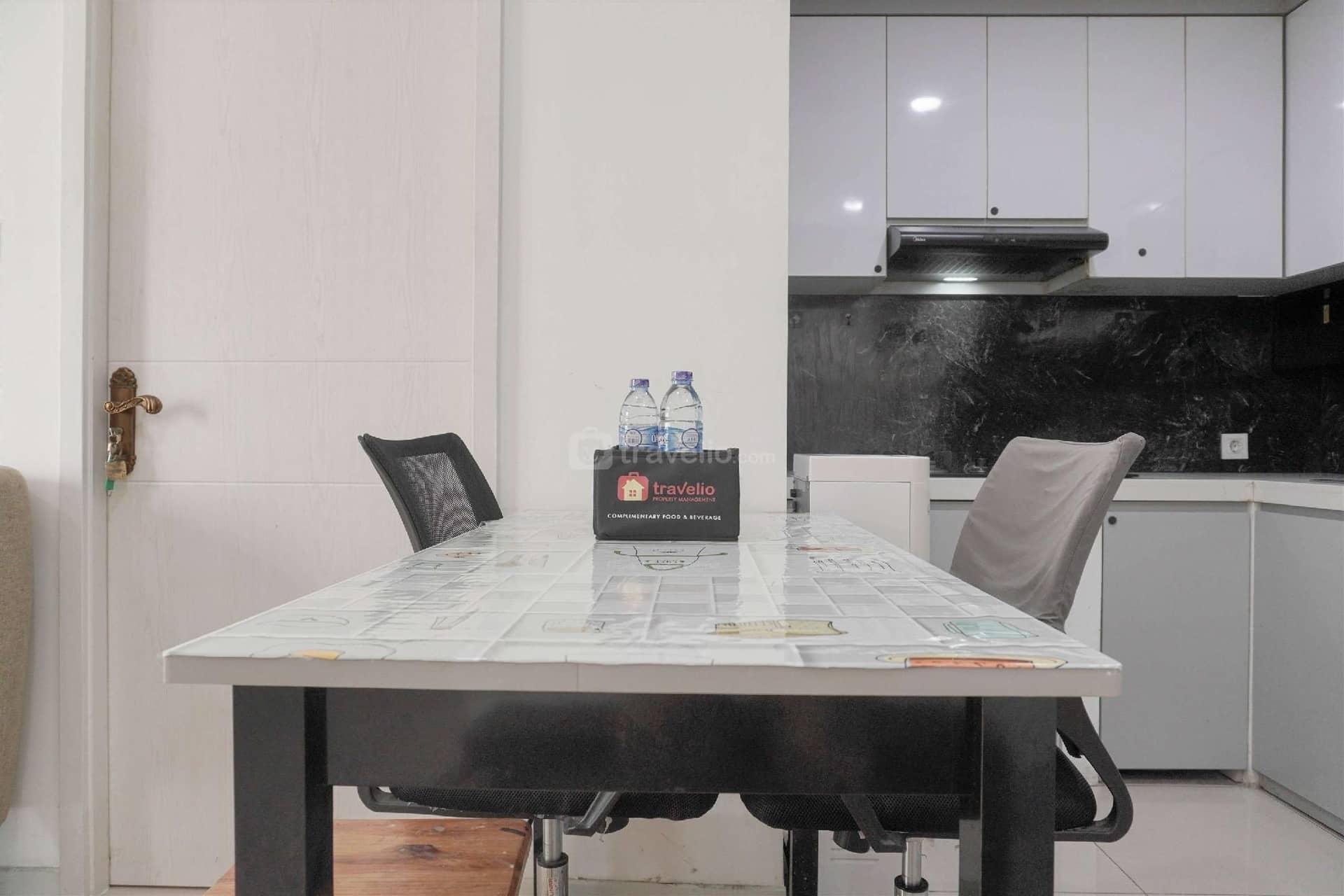 Restful Modern 3BR at Daan Mogot City By Travelio Restful Modern 3BR at Daan Mogot City By Travelio