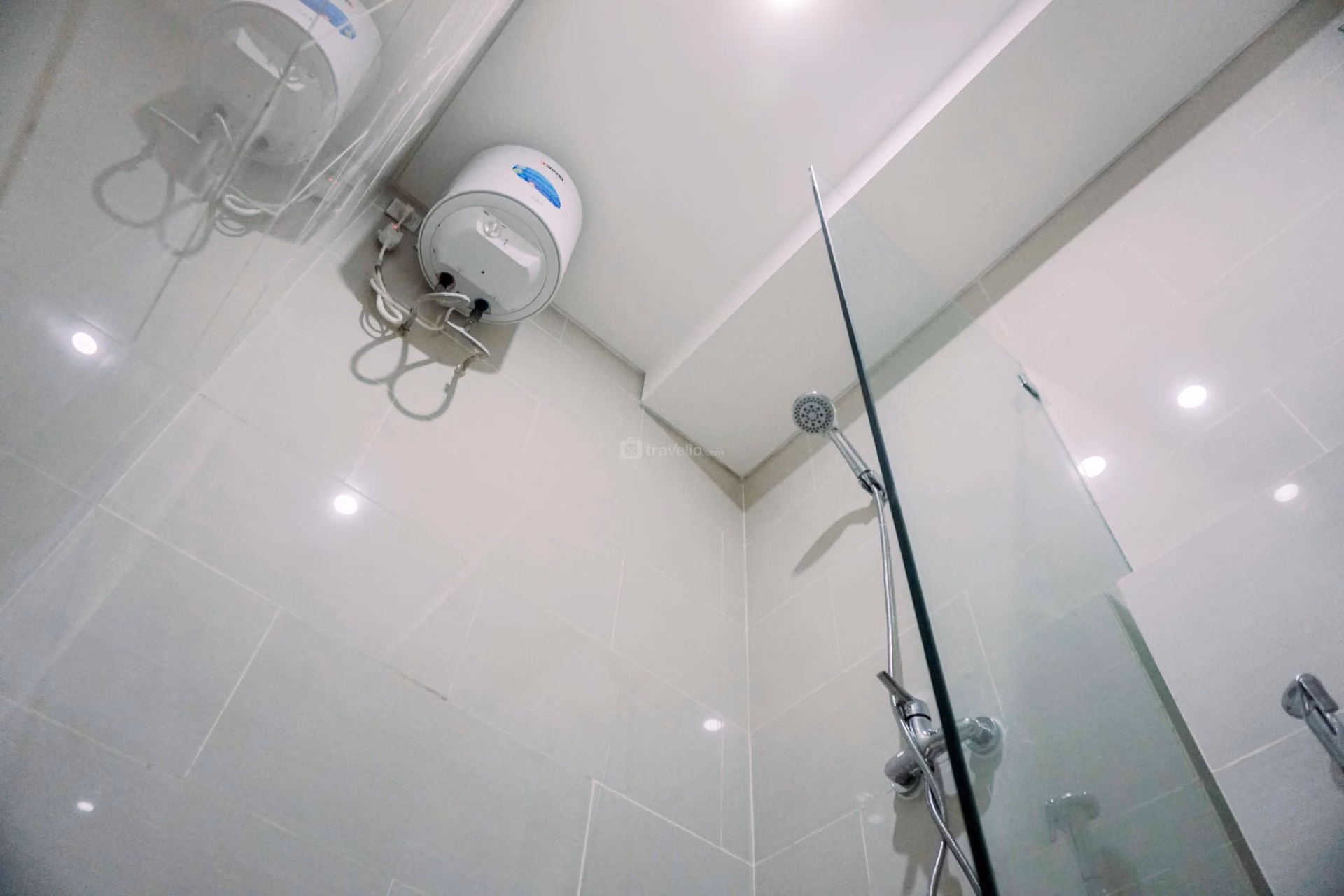 ห้องสตูดิโอรูปลักษณ์ทันสมัยที่ซิตร้า ลีฟวิ่ง โดยทราเวลลิโอ (HomeyMinimalist Studio Daan Mogot City By Travelio)4