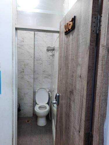 โอโย ไลฟ์ 92883 คอสต์ รัตนา เจงกาเร็ง ชาเรียะฮ์ (OYO Life 92883 Kost Ratana Cengkareng Syariah)4