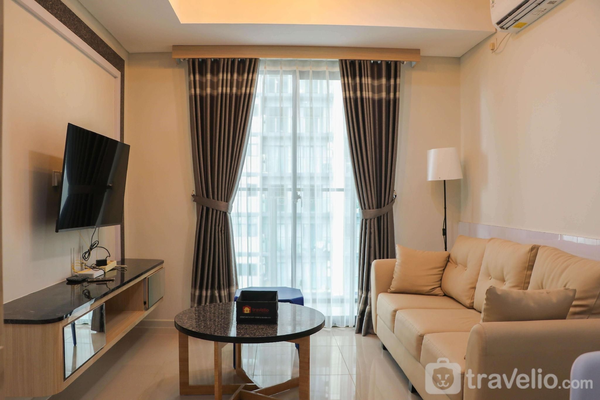 อพาร์ตเมนต์ 3 ห้องนอน สวยหรูและสะดวกสบาย ที่ดานโมกอตซิตี้ โดยเทรเวลิโอ (Elegant and Comfy 3BR Daan Mogot City By Travelio)3