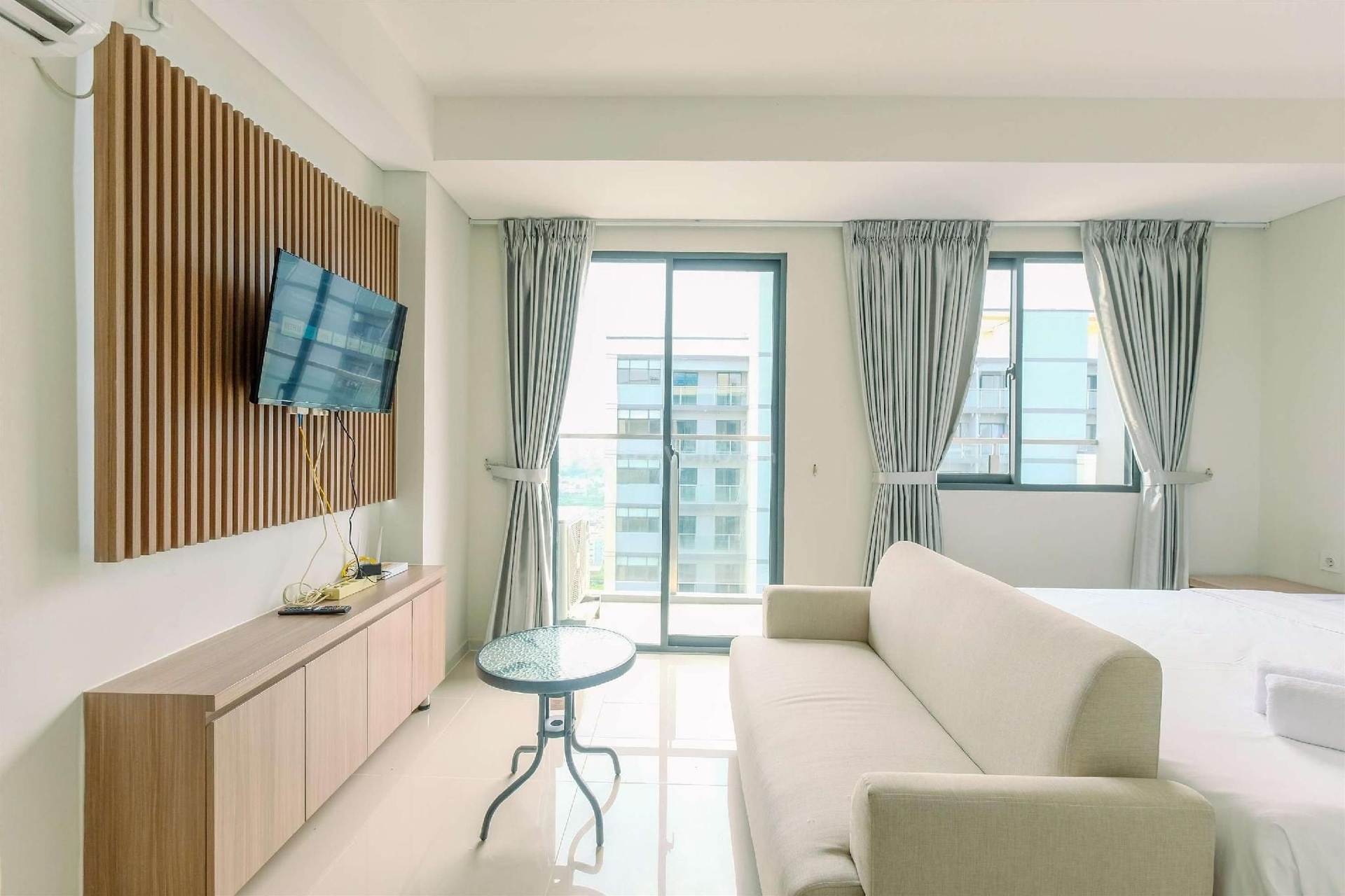 Relaxing Studio at Daan Mogot City Apt By Travelio2