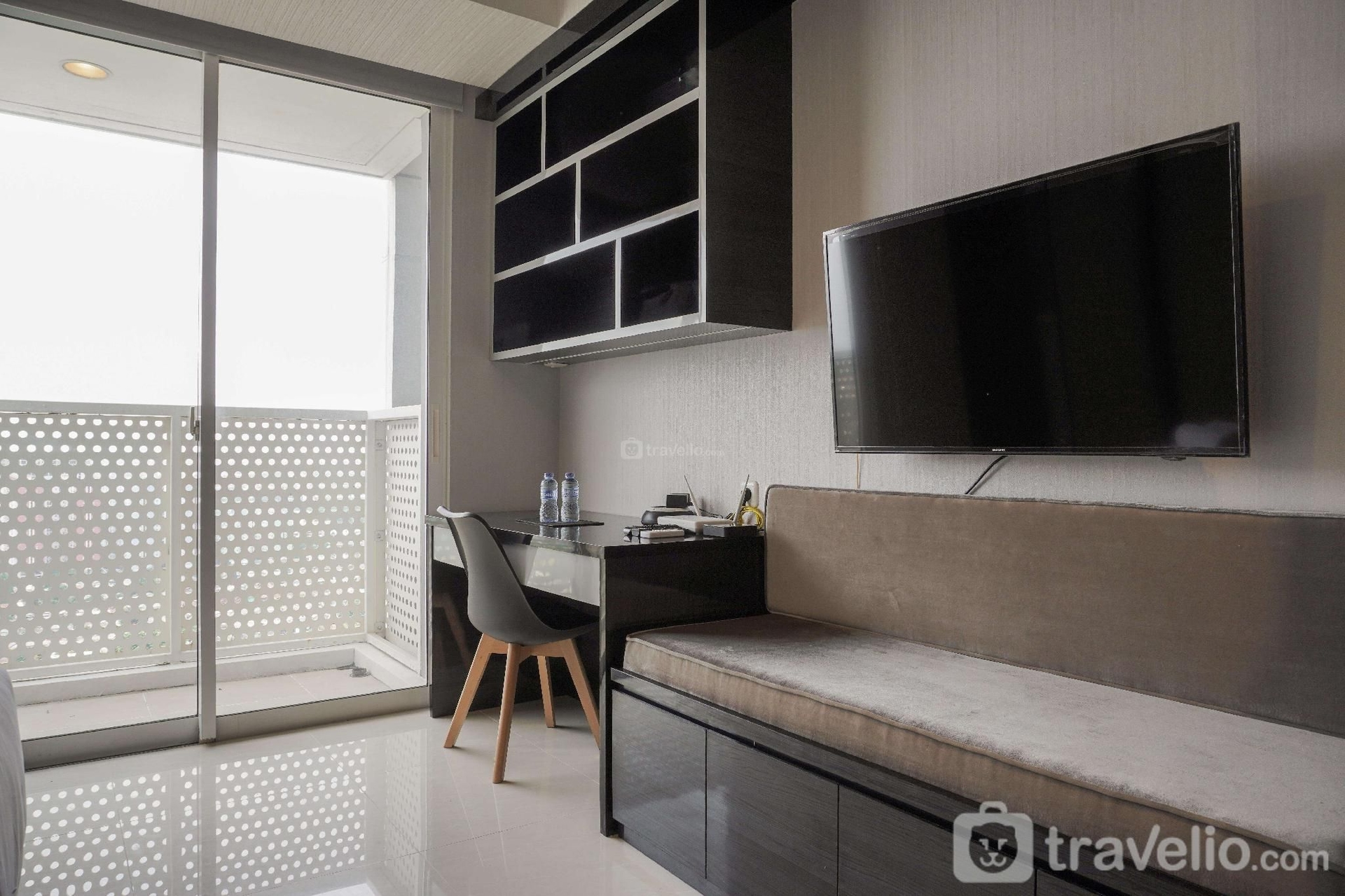 สตูดิโอหรูหราและน่ารัก ที่อพาร์ตเมนต์เวสต์วิสตา โดยทราเวลลิโอ (Fancy & Nice Studio at West Vista Apt By Travelio)4