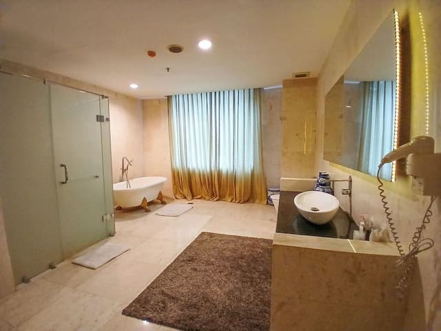 Family Suite, Microwave, City View