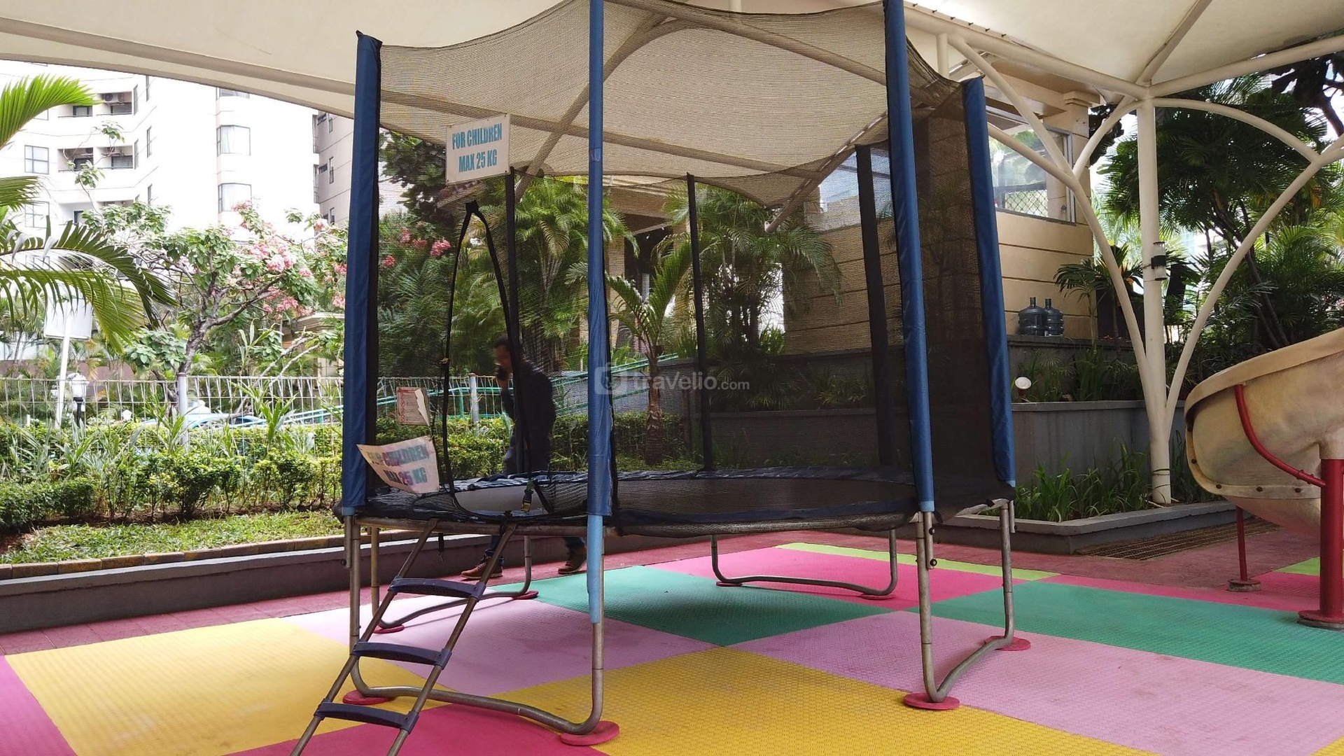 คอนโด 3 ห้องนอนสุดวิเศษ ซูดีร์มานทาวเวอร์ โดย ทราเวลลิโอ (Wonderful 3BR Sudirman Tower Condo By Travelio)0