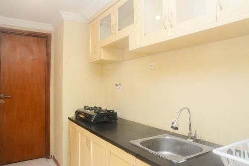 ที่พักหรูหรา 2 ห้องนอนที่ พระบรมมหาราชวัง เกอมาโยรัน ทราเวลิโอ (Elegant 2BR @ Grand Palace Kemayoran By Travelio)0
