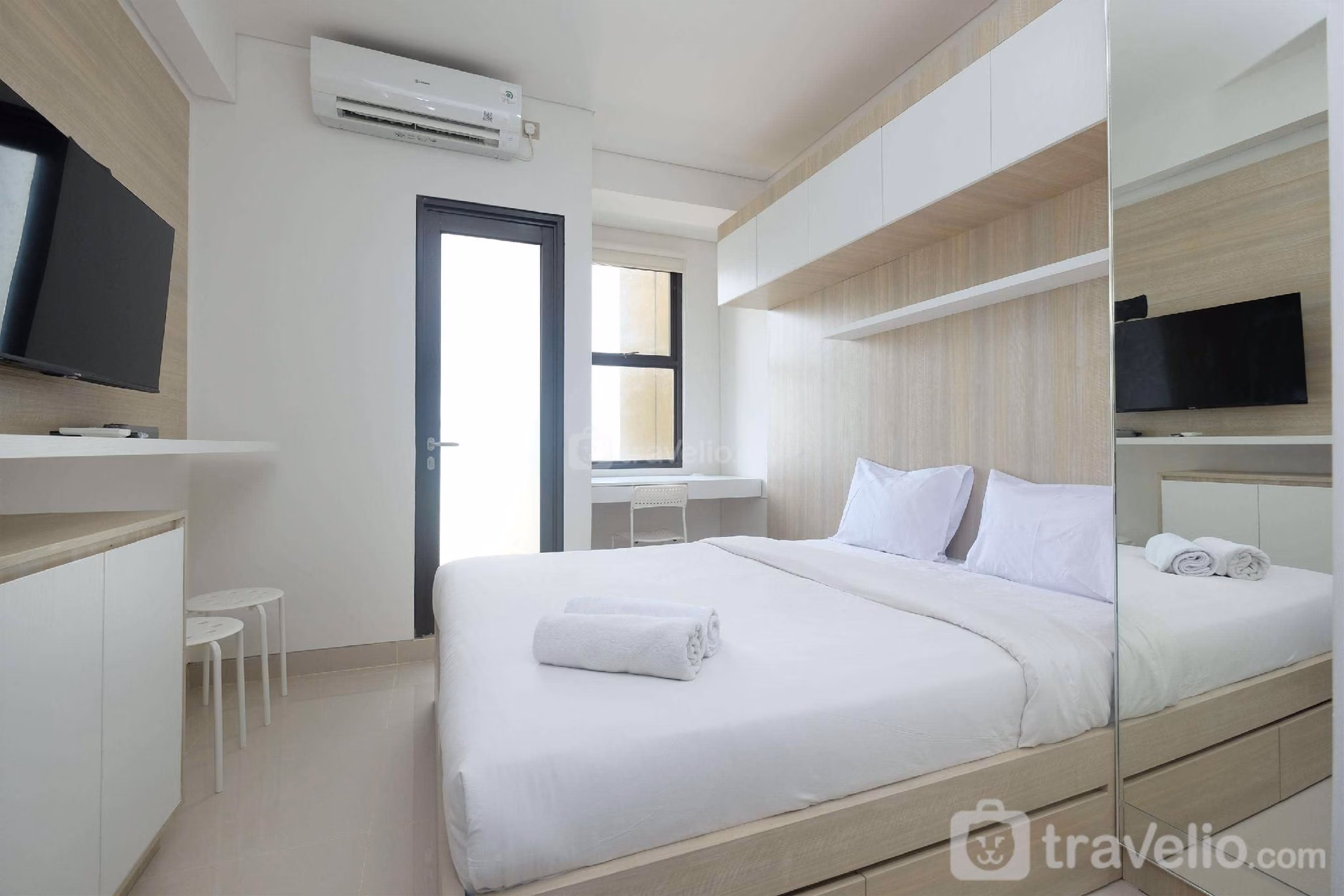 โคซี่ ดีไซน์ สตูดิโอ ทรานส์พาร์ค ซิบุบุร์ บาย ทราเวลลิโอ (Cozy Design Studio Transpark Cibubur By Travelio)4